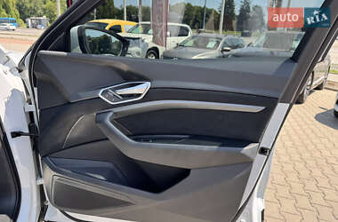 Внедорожник / Кроссовер Audi e-tron 2023 в 