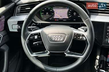 Позашляховик / Кросовер Audi e-tron 2021 в 