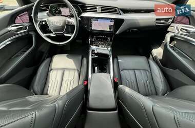 Позашляховик / Кросовер Audi e-tron 2021 в 