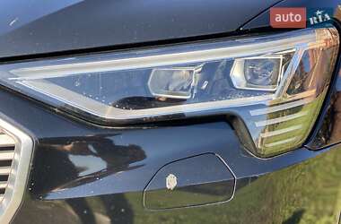 Внедорожник / Кроссовер Audi e-tron 2021 в 