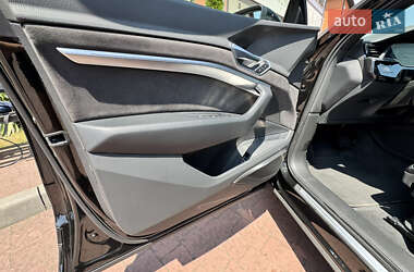 Внедорожник / Кроссовер Audi e-tron 2020 в 
