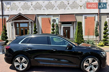 Внедорожник / Кроссовер Audi e-tron 2020 в 