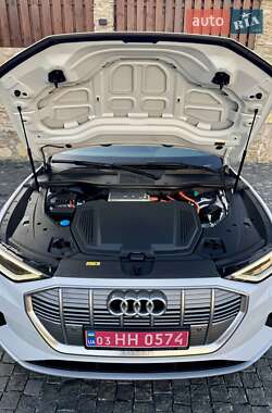 Внедорожник / Кроссовер Audi e-tron 2020 в 