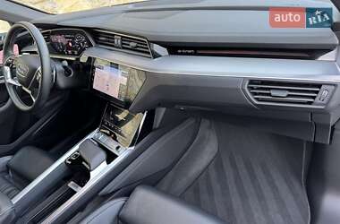 Внедорожник / Кроссовер Audi e-tron 2020 в 