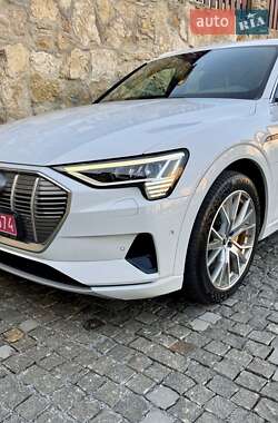 Внедорожник / Кроссовер Audi e-tron 2020 в 