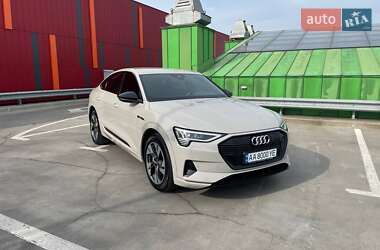 Внедорожник / Кроссовер Audi e-tron 2021 в 