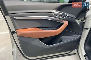 Внедорожник / Кроссовер Audi e-tron 2021 в 
