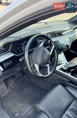 Внедорожник / Кроссовер Audi e-tron 2019 в 