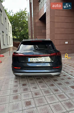 Внедорожник / Кроссовер Audi e-tron 2019 в 