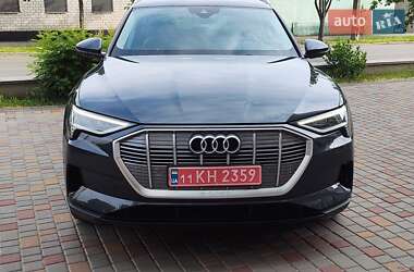 Внедорожник / Кроссовер Audi e-tron 2019 в 