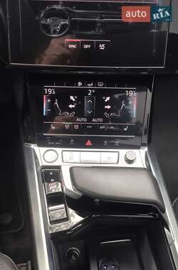 Внедорожник / Кроссовер Audi e-tron 2019 в 