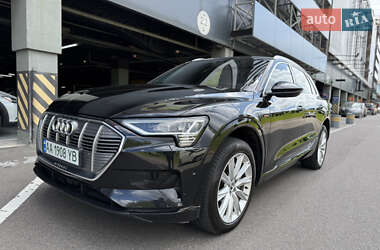 Внедорожник / Кроссовер Audi e-tron 2019 в 