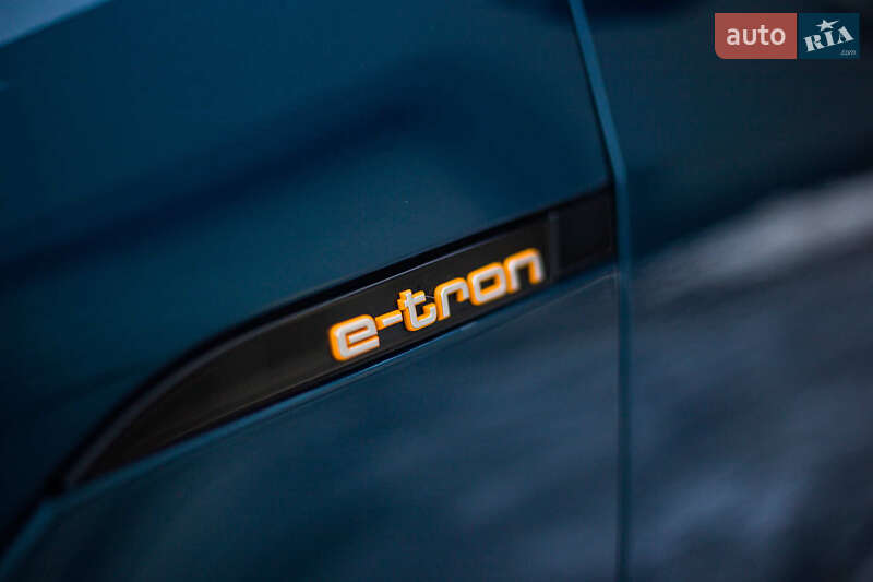 Внедорожник / Кроссовер Audi e-tron 2019 в Киеве