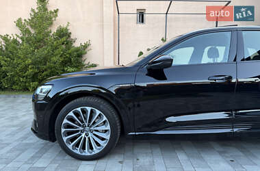Внедорожник / Кроссовер Audi e-tron 2020 в 