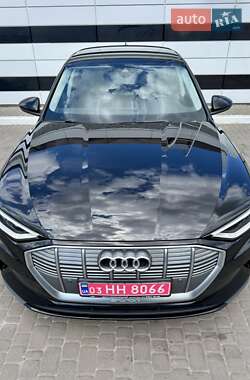 Внедорожник / Кроссовер Audi e-tron 2022 в 