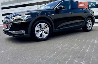 Внедорожник / Кроссовер Audi e-tron 2022 в 