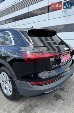 Внедорожник / Кроссовер Audi e-tron 2022 в 