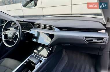Внедорожник / Кроссовер Audi e-tron 2022 в 