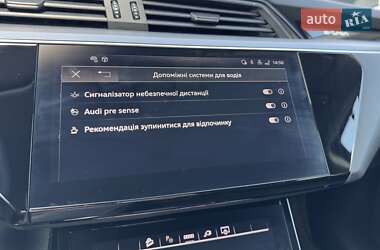 Внедорожник / Кроссовер Audi e-tron 2022 в 