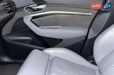 Внедорожник / Кроссовер Audi e-tron 2021 в 