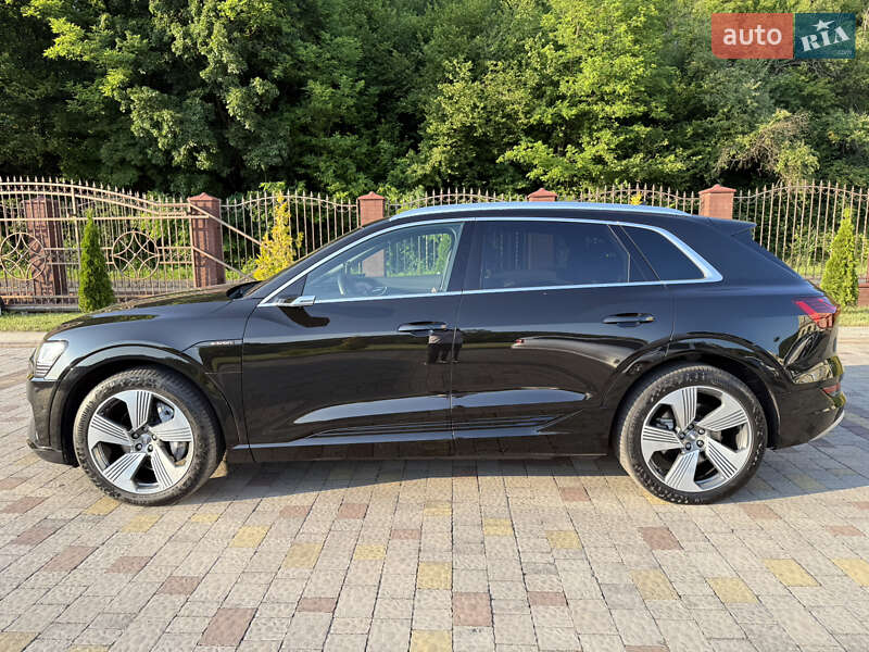 Внедорожник / Кроссовер Audi e-tron 2020 в Сваляве