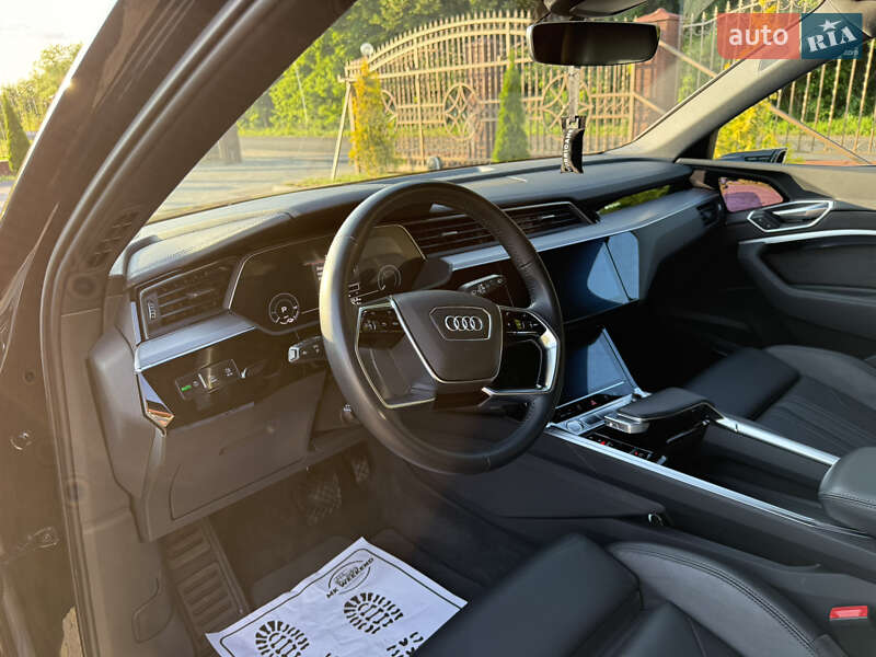 Внедорожник / Кроссовер Audi e-tron 2020 в Сваляве