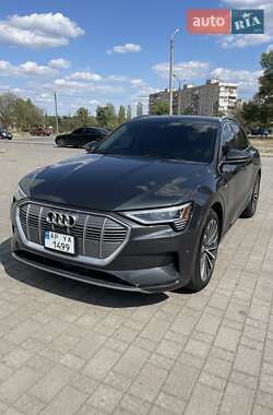 Позашляховик / Кросовер Audi e-tron 2019 в 