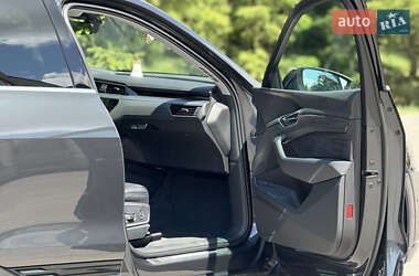 Внедорожник / Кроссовер Audi e-tron 2019 в 