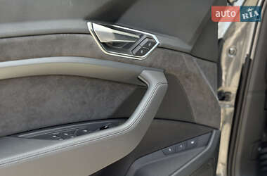 Внедорожник / Кроссовер Audi e-tron 2019 в 