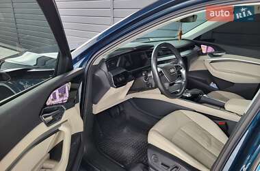 Позашляховик / Кросовер Audi e-tron 2019 в 