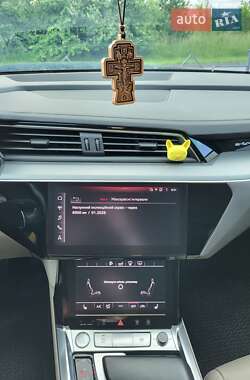 Позашляховик / Кросовер Audi e-tron 2019 в 