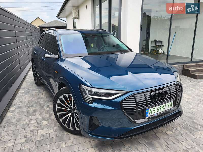 Позашляховик / Кросовер Audi e-tron 2019 в 
