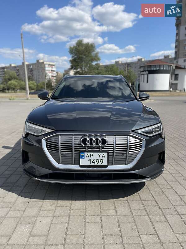 Позашляховик / Кросовер Audi e-tron 2019 в 