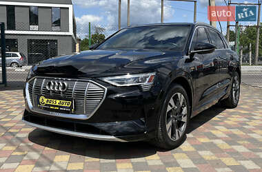 Внедорожник / Кроссовер Audi e-tron 2022 в 