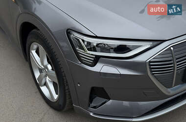 Внедорожник / Кроссовер Audi e-tron 2019 в 