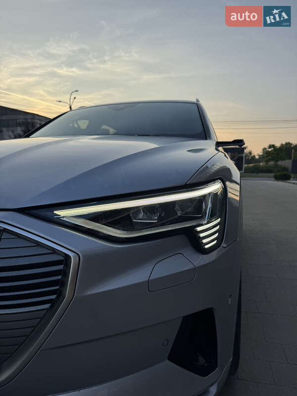 Внедорожник / Кроссовер Audi e-tron 2019 в 