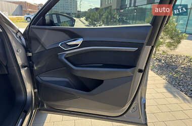 Внедорожник / Кроссовер Audi e-tron 2023 в 