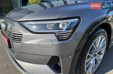 Внедорожник / Кроссовер Audi e-tron 2023 в 