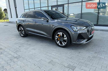 Внедорожник / Кроссовер Audi e-tron 2020 в 