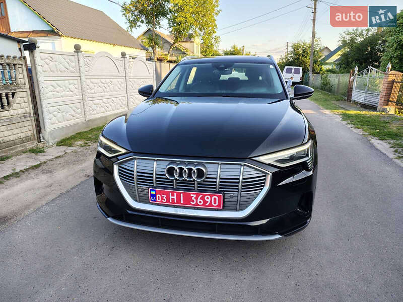 Внедорожник / Кроссовер Audi e-tron 2019 в 