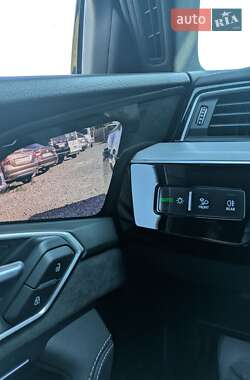 Внедорожник / Кроссовер Audi e-tron 2020 в 