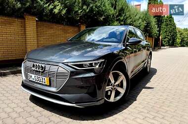 Внедорожник / Кроссовер Audi e-tron 2020 в 