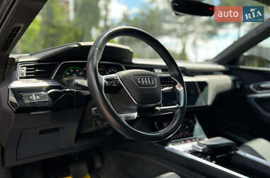 Внедорожник / Кроссовер Audi e-tron 2019 в 