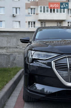 Внедорожник / Кроссовер Audi e-tron 2020 в 