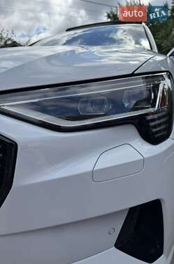 Позашляховик / Кросовер Audi e-tron 2019 в 