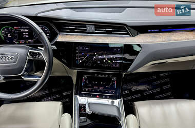 Внедорожник / Кроссовер Audi e-tron 2019 в 