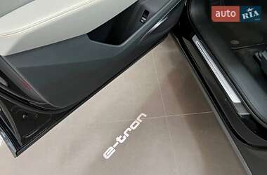 Внедорожник / Кроссовер Audi e-tron 2019 в 