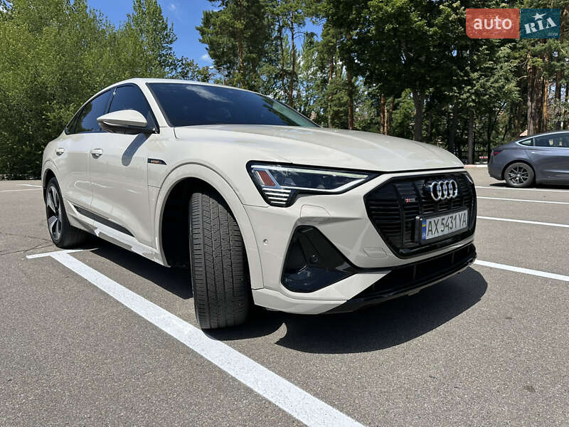 Внедорожник / Кроссовер Audi e-tron 2020 в 