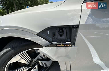 Внедорожник / Кроссовер Audi e-tron 2020 в 