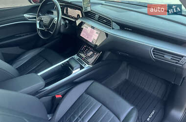 Внедорожник / Кроссовер Audi e-tron 2020 в 
